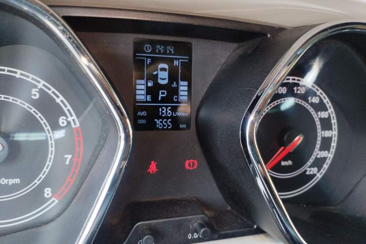 Used JAC Group Refine S2 2015 1.5L CVT Luxury Smart Version Odometer Close Up