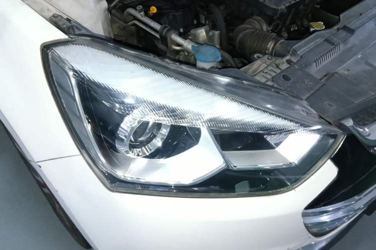 Used JAC Group Refine S2 2015 1.5L CVT Luxury Smart Version Right Front Headlight