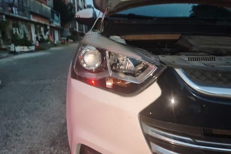 Used JAC Group Refine S2 2015 1.5L Manual Luxury Smart Model Right Front Headlight