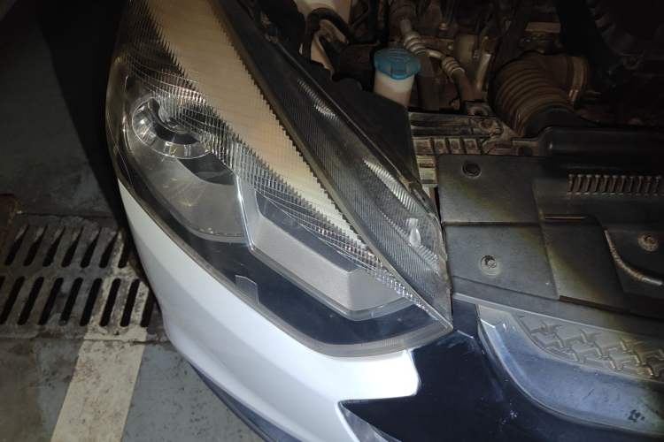 Used JAC Group Refine S2 2015 1.5L Manual Luxury Smart Model Right Front Headlight