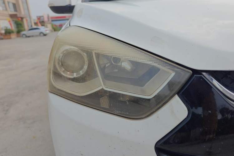 Used JAC Group Refine S2 2015 1.5L Manual Luxury Model Right Front Headlight