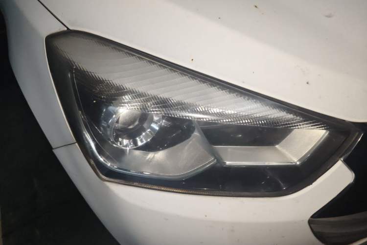 Used JAC Group Refine S2 2015 1.5L Manual Luxury Smart Model Right Front Headlight