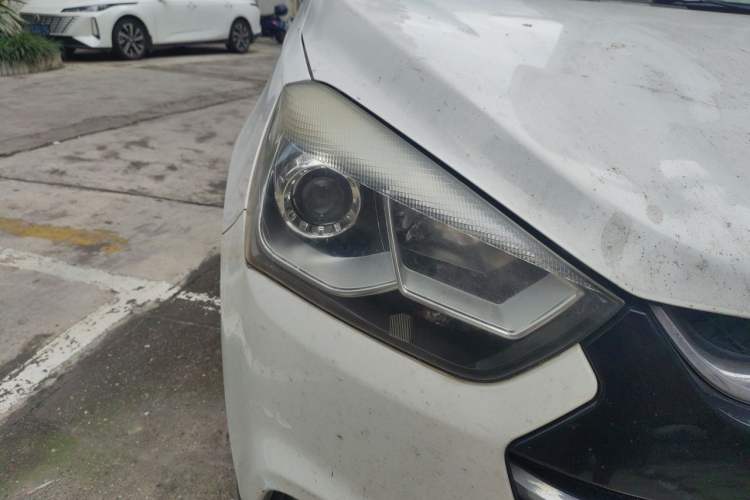 Used JAC Group Refine S2 2015 1.5L CVT Luxury Smart Version Right Front Headlight