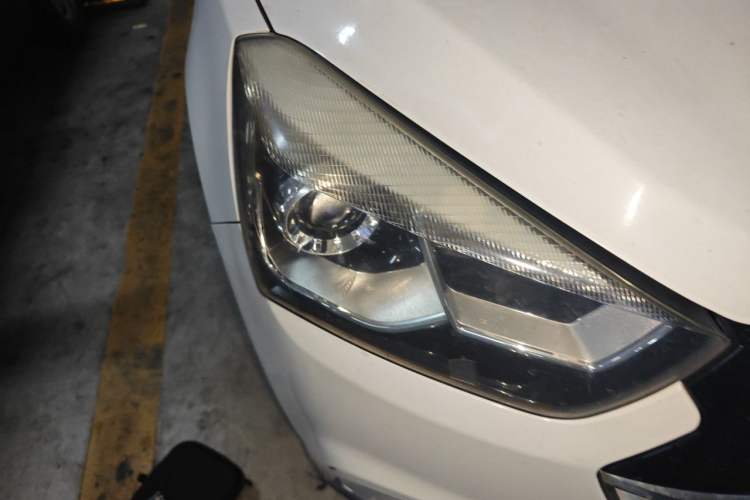 Used JAC Group Refine S2 2015 1.5L CVT Luxury Smart Version Right Front Headlight
