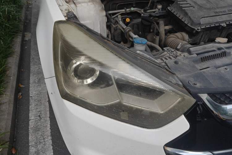 Used JAC Group Refine S2 2015 1.5L CVT Luxury Smart Version Right Front Headlight
