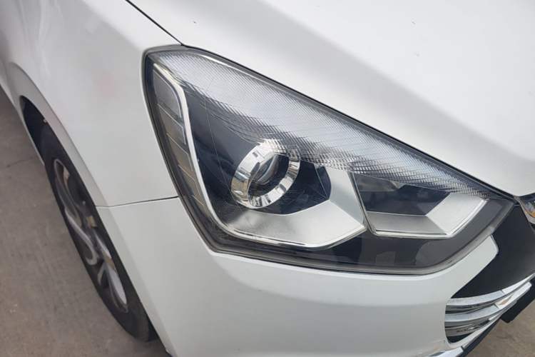 Used JAC Group Refine S2 2015 1.5L CVT Luxury Smart Version Right Front Headlight