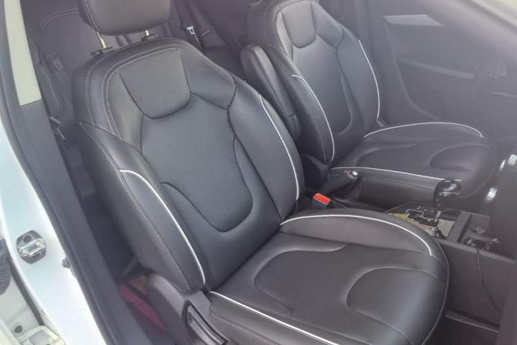 Used JAC Group Refine S2 2015 1.5L CVT Luxury Smart Version Right Front Seat