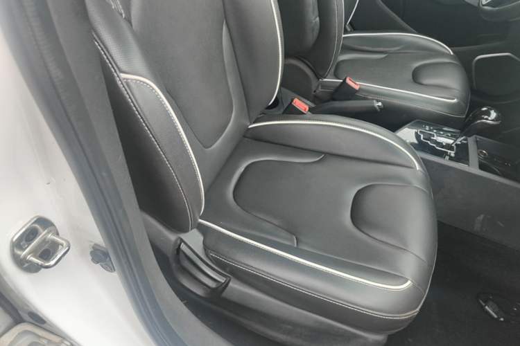 Used JAC Group Refine S2 2015 1.5L CVT Luxury Smart Version Right Front Seat