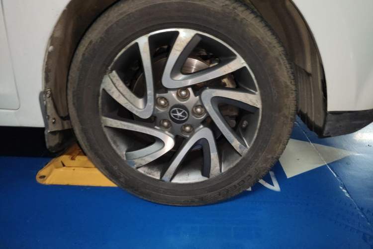 Used JAC Group Refine S2 2015 1.5L CVT Luxury Edition Right Front Wheel Hub