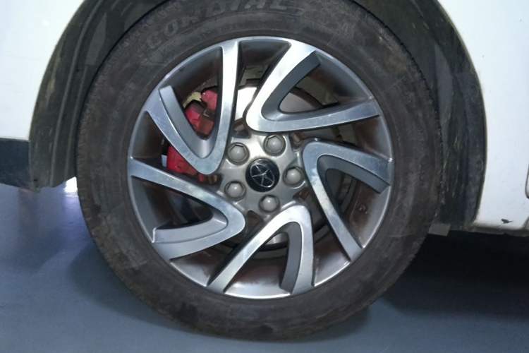 Used JAC Group Refine S2 2015 1.5L CVT Luxury Smart Version Right Front Wheel Hub