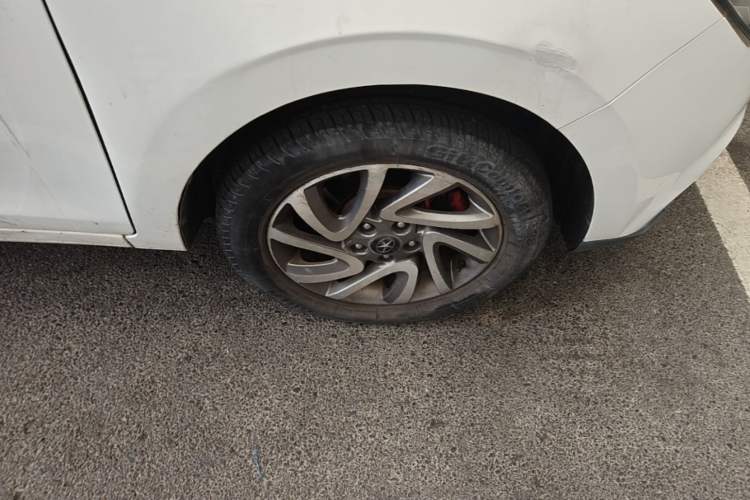 Used JAC Group Refine S2 2015 1.5L Manual Luxury Smart Model Right Front Wheel Hub