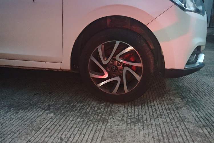 Used JAC Group Refine S2 2015 1.5L Manual Luxury Smart Model Right Front Wheel Hub