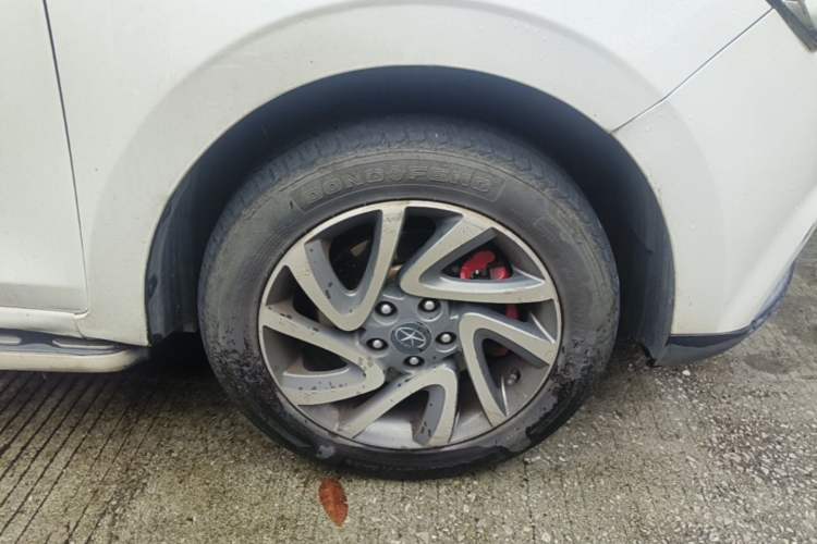 Used JAC Group Refine S2 2015 1.5L CVT Luxury Smart Version Right Front Wheel Hub