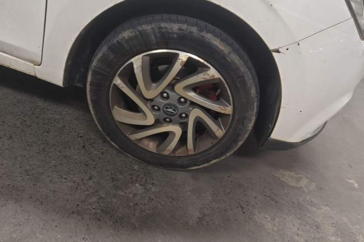 Used JAC Group Refine S2 2015 1.5L CVT Luxury Edition Right Front Wheel Hub