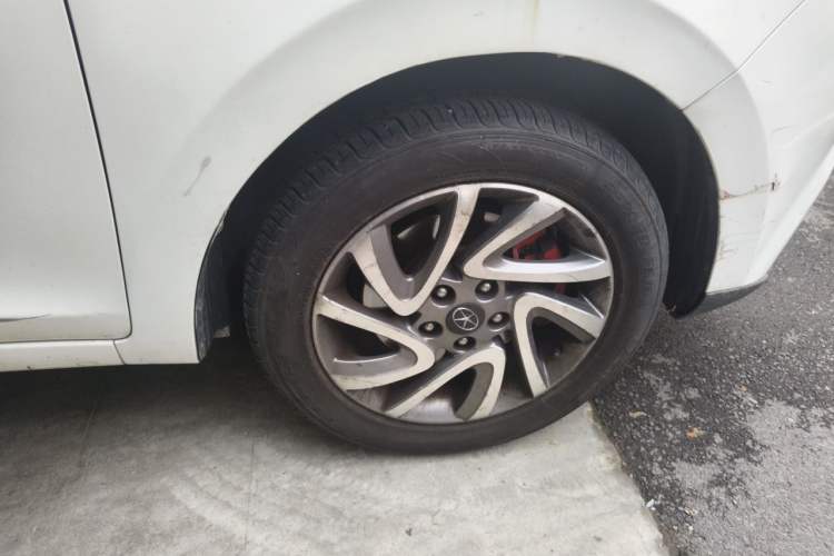 Used JAC Group Refine S2 2015 1.5L CVT Luxury Edition Right Front Wheel Hub