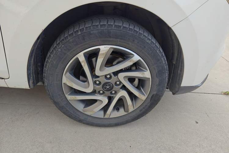Used JAC Group Refine S2 2015 1.5L Manual Luxury Model Right Front Wheel Hub