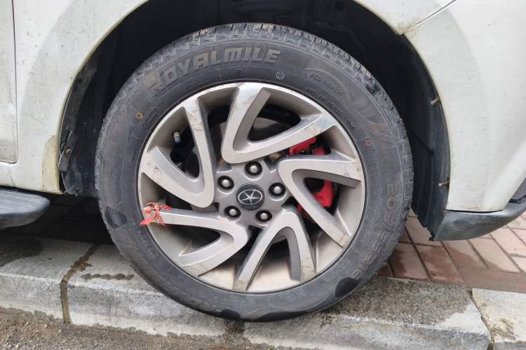 Used JAC Group Refine S2 2015 1.5L Manual Luxury Smart Model Right Front Wheel Hub