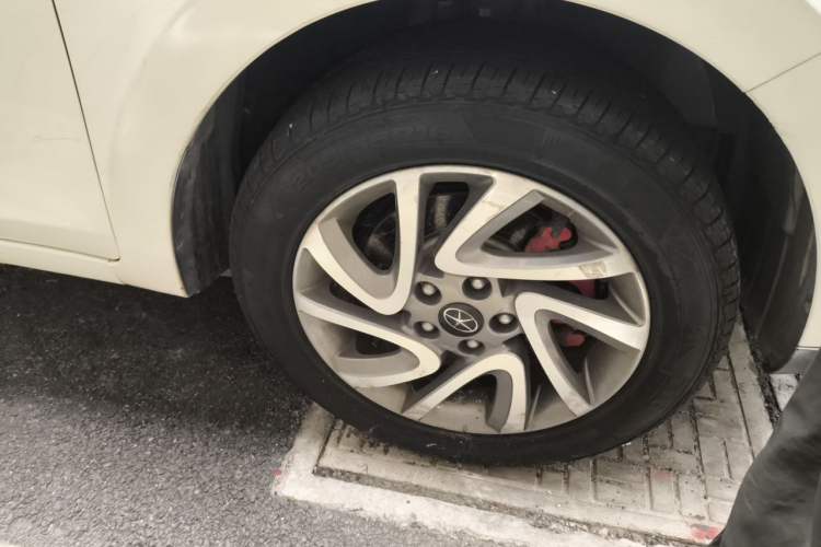 Used JAC Group Refine S2 2015 1.5L Manual Luxury Smart Model Right Front Wheel Hub