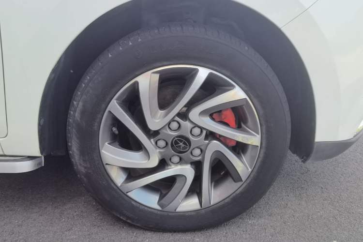 Used JAC Group Refine S2 2015 1.5L CVT Luxury Smart Version Right Rear Wheel Hub