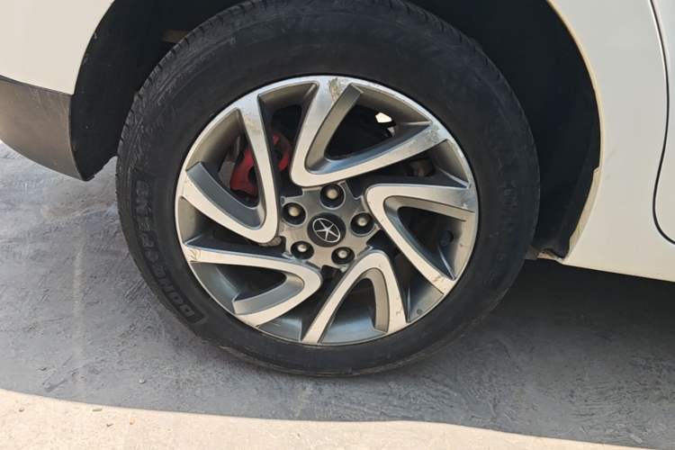Used JAC Group Refine S2 2015 1.5L CVT Luxury Smart Version Right Rear Wheel Hub