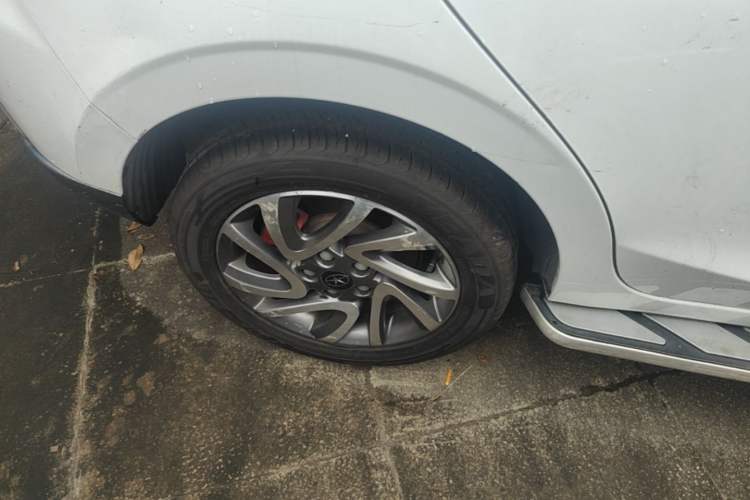 Used JAC Group Refine S2 2015 1.5L CVT Luxury Smart Version Right Rear Wheel Hub