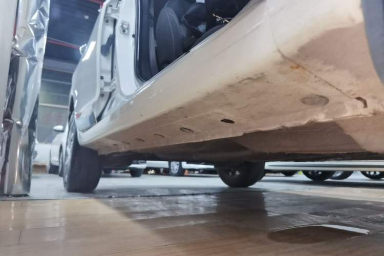 Used JAC Group Refine S2 2015 1.5L Manual Luxury Model Right Side Sill