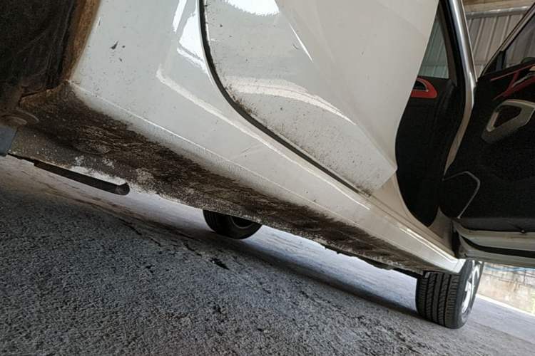Used JAC Group Refine S2 2015 1.5L CVT Luxury Smart Version Right Side Sill