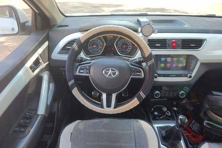 Used JAC Group Refine S2 2015 1.5L Manual Luxury Model Steering Wheel