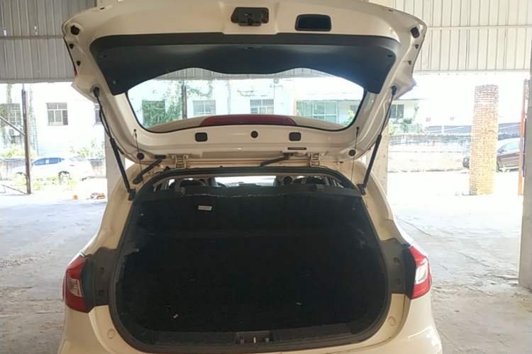 Used JAC Group Refine S2 2015 1.5L CVT Luxury Smart Version Trunk