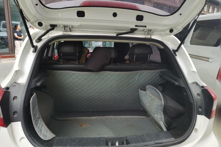 Used JAC Group Refine S2 2015 1.5L CVT Luxury Smart Version Trunk