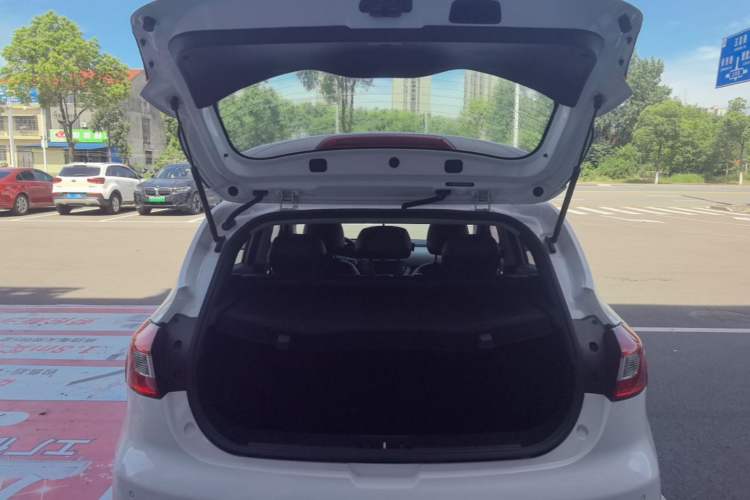 Used JAC Group Refine S2 2015 1.5L CVT Luxury Smart Version Trunk