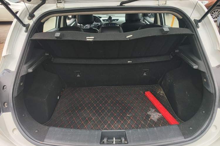 Used JAC Group Refine S2 2015 1.5L CVT Luxury Smart Version Trunk