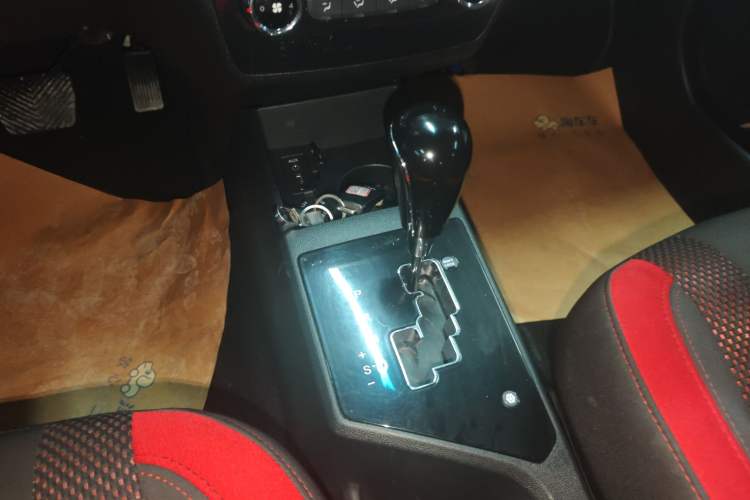 Used JAC Group Refine S2 2016 1.5L CVT Luxury Model Two-Tone Version Gear Lever