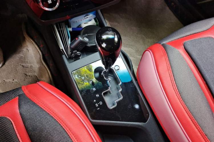 Used JAC Group Refine S2 2016 1.5L CVT Luxury Smart Version Two-Tone Edition Gear Lever