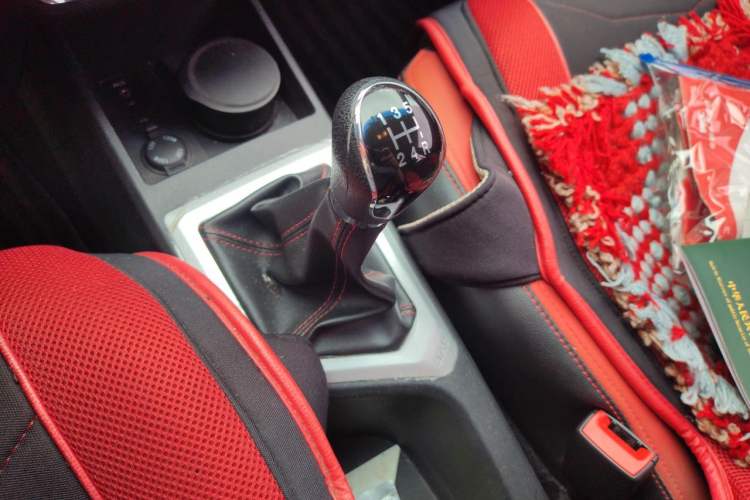 Used JAC Group Refine S2 2016 1.5L Manual Luxury Model Two-Tone Version Gear Lever