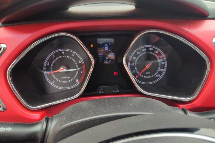 Used JAC Group Refine S2 2016 1.5L Manual Luxury Model Two-Tone Version Odometer Close Up