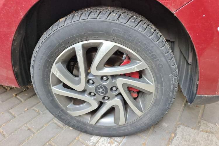 Used JAC Group Refine S2 2016 1.5L CVT Luxury Smart Version Two-Tone Edition Right Front Wheel Hub