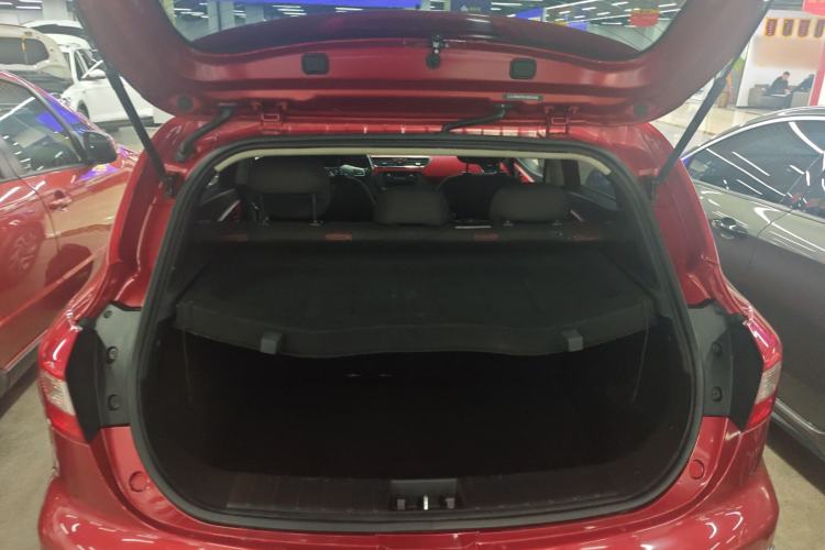 Used JAC Group Refine S2 2016 1.5L CVT Luxury Model Two-Tone Version Trunk