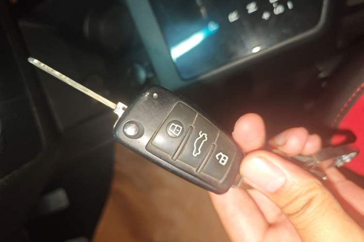 Used JAC Group Refine S2 2016 1.5L CVT Luxury Model Two-Tone Version Vehicle Key