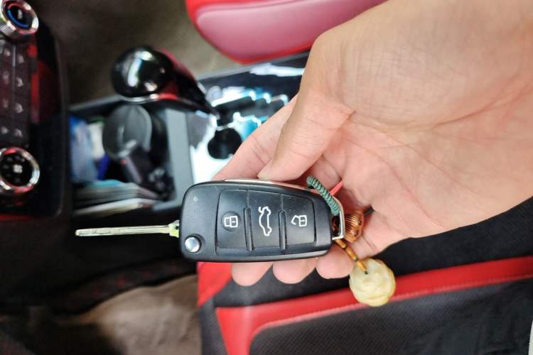 Used JAC Group Refine S2 2016 1.5L CVT Luxury Smart Version Two-Tone Edition Vehicle Key