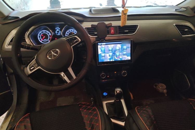 Used JAC Group Refine S2 2016 1.5L Manual Luxury Smart Version Two-Tone Edition Center Console