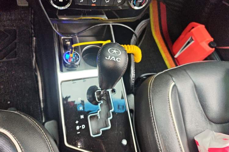 Used JAC Group Refine S2 2016 1.5L CVT Luxury Model Two-Tone Version Gear Lever