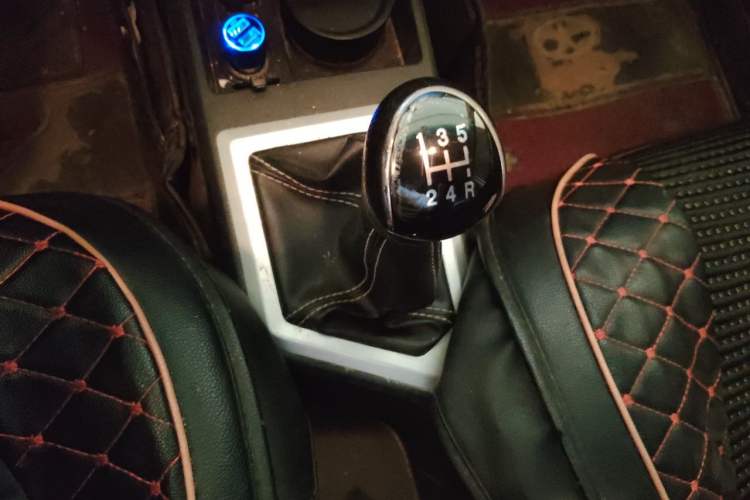 Used JAC Group Refine S2 2016 1.5L Manual Luxury Smart Version Two-Tone Edition Gear Lever
