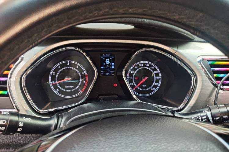 Used JAC Group Refine S2 2016 1.5L CVT Luxury Model Two-Tone Version Instrument Cluster