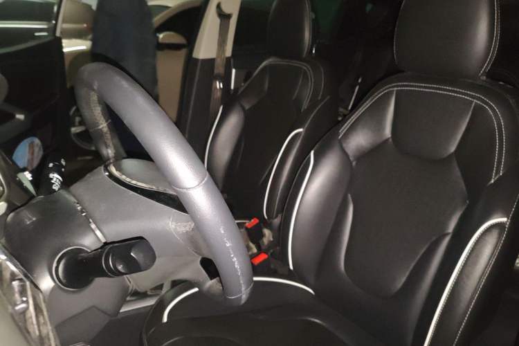 Used JAC Group Refine S2 2016 1.5L Manual Luxury Smart Version Two-Tone Edition Left Front Seat
