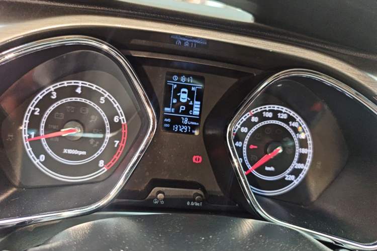 Used JAC Group Refine S2 2016 1.5L CVT Luxury Model Two-Tone Version Odometer Close Up