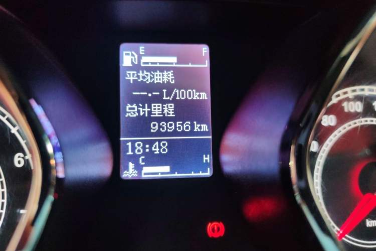 Used JAC Group Refine S2 2016 1.5L Manual Luxury Smart Version Two-Tone Edition Odometer Close Up