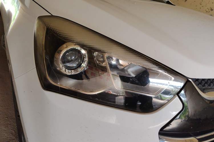 Used JAC Group Refine S2 2016 1.5L Manual Luxury Smart Version Two-Tone Edition Right Front Headlight