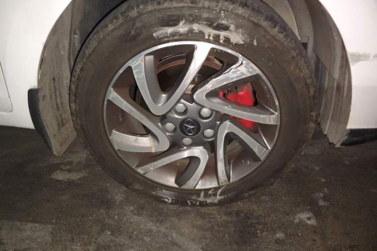 Used JAC Group Refine S2 2016 1.5L Manual Luxury Smart Version Two-Tone Edition Right Front Wheel Hub