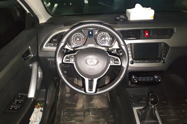 Used JAC Group Refine S2 2016 1.5L Manual Luxury Smart Version Two-Tone Edition Steering Wheel